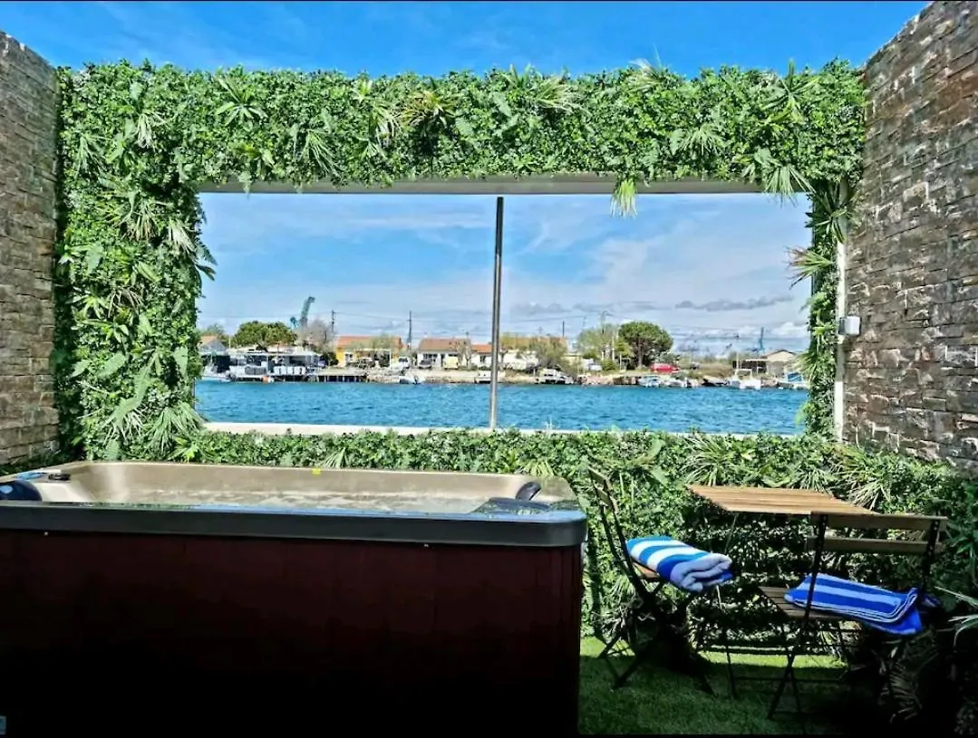 Suite Jaccuzzi En Camargue Port-Saint-Louis-du-Rhone 0*,