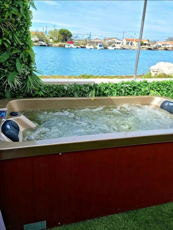 Suite Jaccuzzi En Camargue Port-Saint-Louis-du-Rhone Apartment
