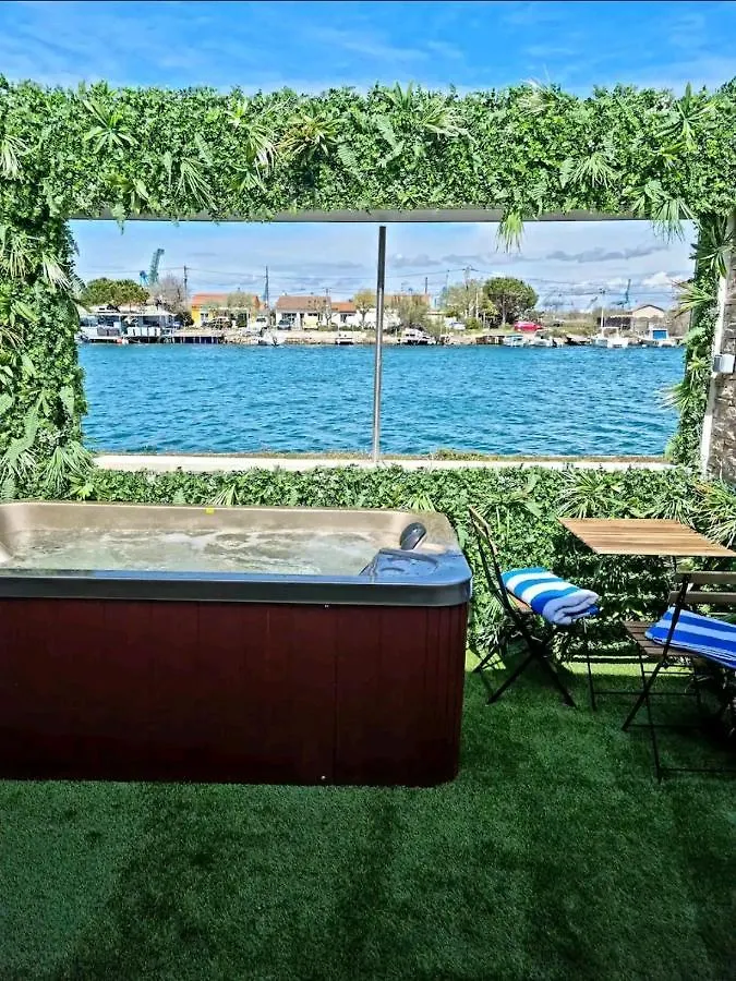 Suite Jaccuzzi En Camargue Port-Saint-Louis-du-Rhone 0*,  France
